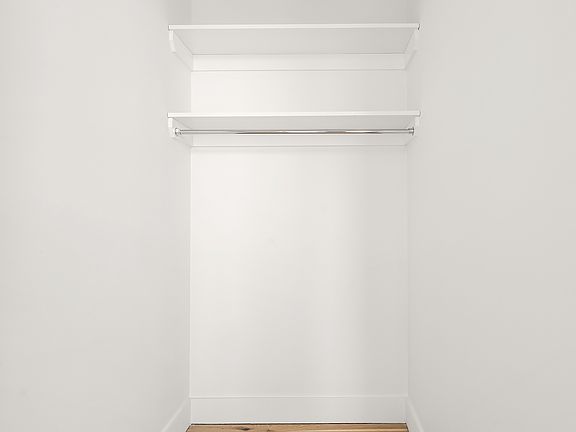 4th image of 20 Rockwell Pl #3903S