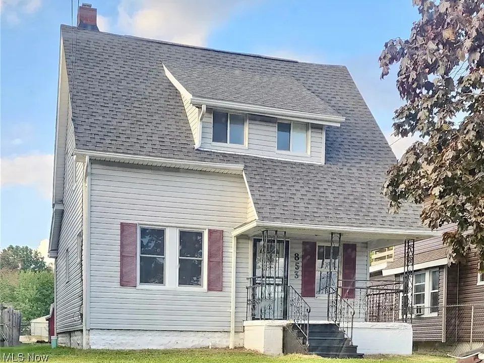 853 Russell Ave
