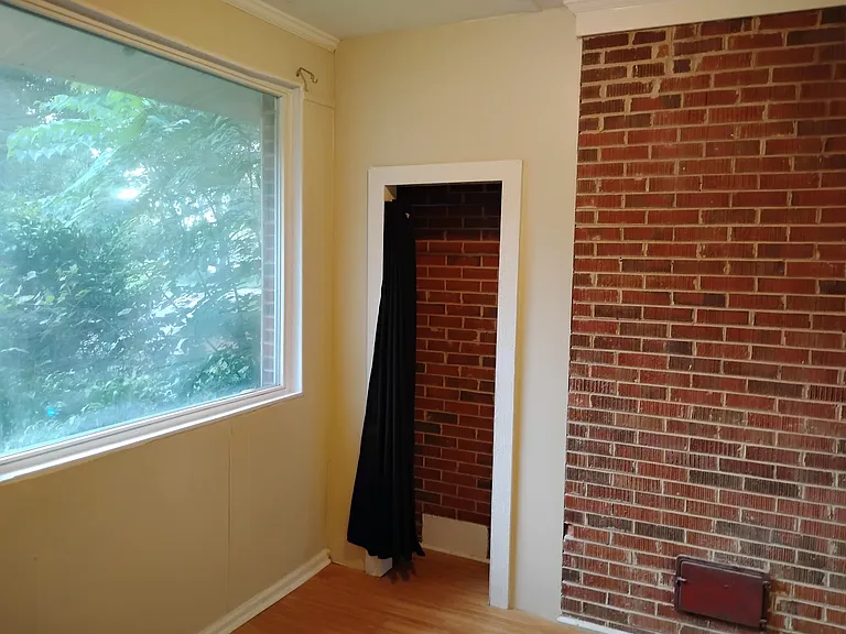 141 W Oak St — Photo 5
