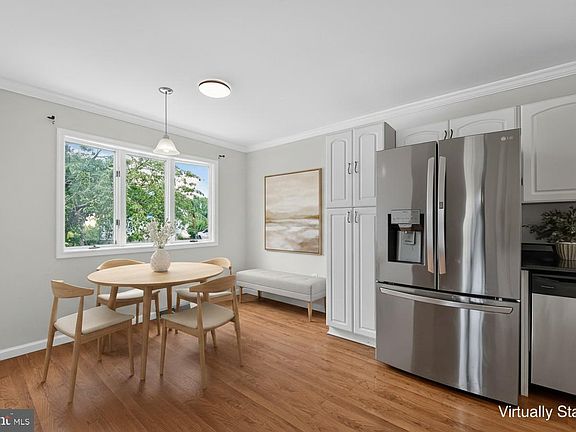 4th image of 3032 New York Ave