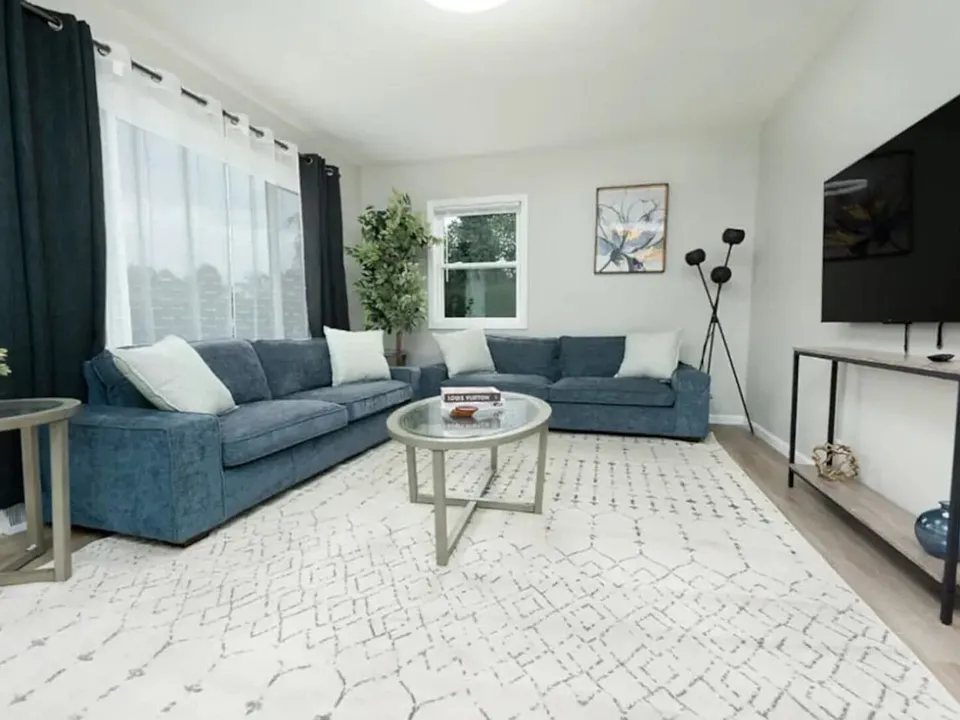 N734 Barry Ave