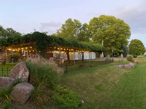 7112 Elevator Rd, Roscoe, IL 61073