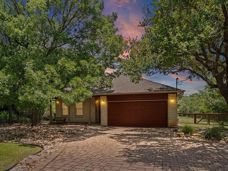 37 Pillow Rd — Photo 1
