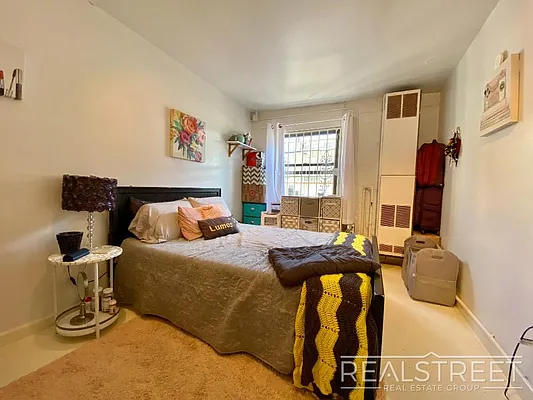 Rented by Real Street Inc | media 7