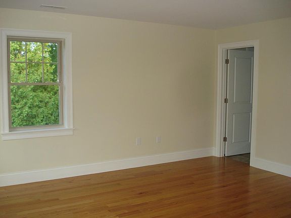2nd image of 33 Liberty Ave