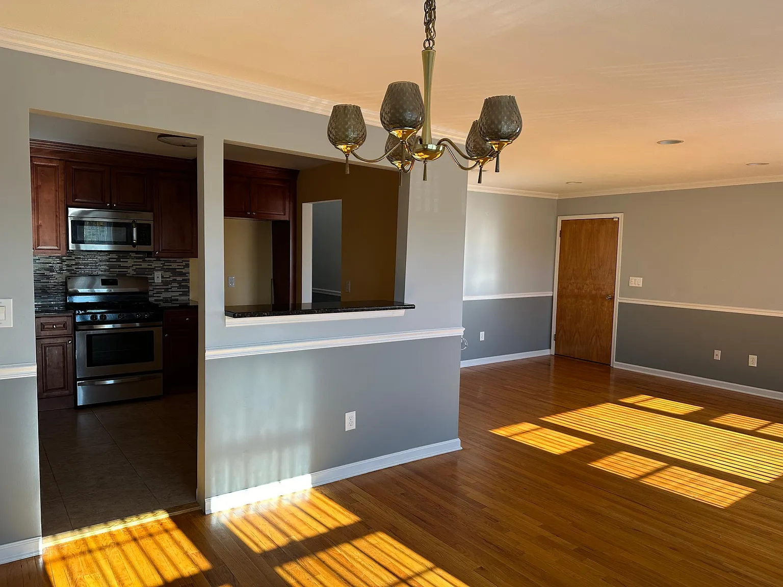 442 Ainsworth St — Photo 3