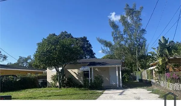723 NW 15th Way — Photo 2