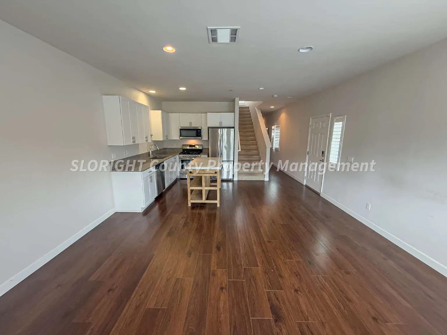 3 bed, 2.5 bath, $4,200 — Photo 4