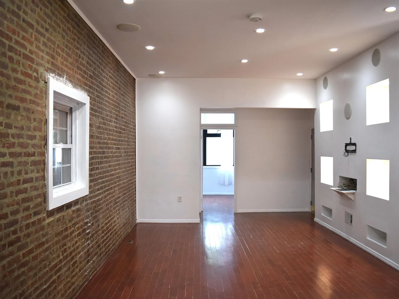 3 bed, 2.0 bath, $3,300 — Photo 2