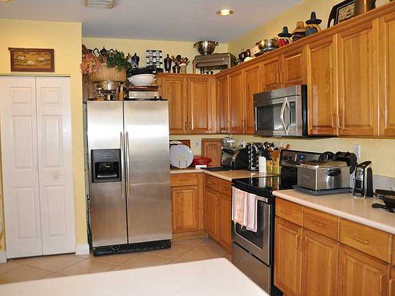 4th image of 10897 NW 73rd Ter