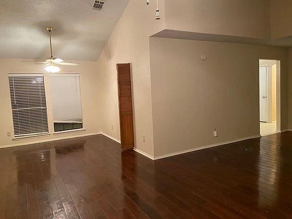 5th image of 2526 Meadow Ln