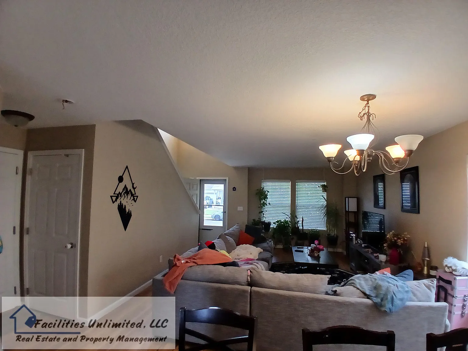 3 bed, 2.5 bath, 2069 sqft, $2,695 — Photo 3