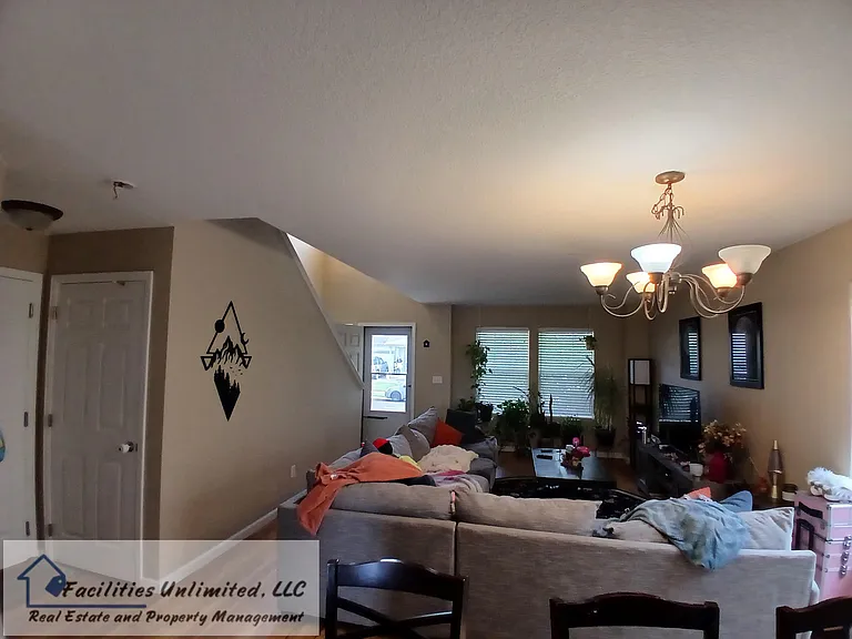 1815 Falcon Ridge Dr — Photo 3