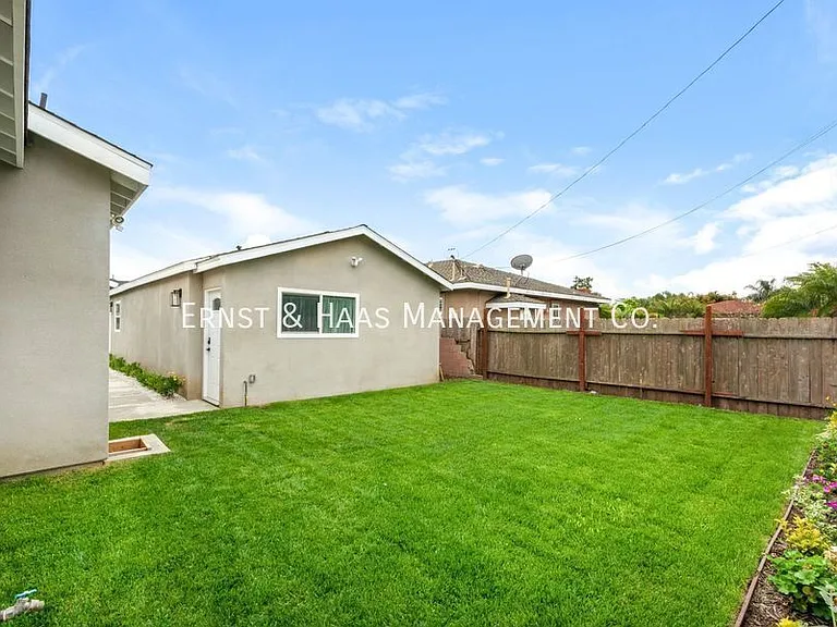 4437 Sunfield Ave — Photo 9