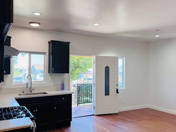 3rd image of 15051 La Mesa St