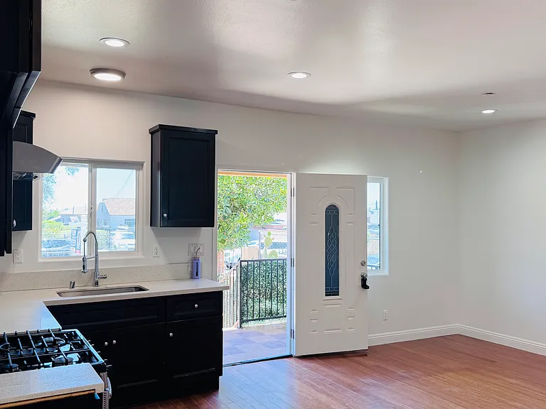 15051 La Mesa St — Photo 5