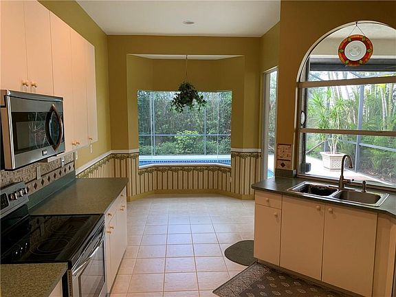 5th image of 864 SW Munjack Cir