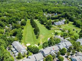 19 Country Club Ln, Pleasantville, NY 10570