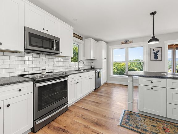 3rd image of 140 Hemlock Brook Road