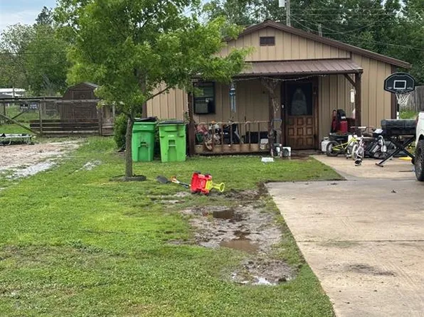 923 N 3rd St, Okemah, OK 74859