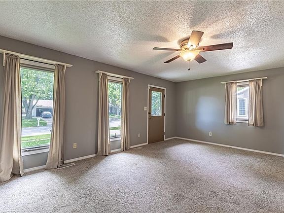 3rd image of 1020 Marshall St