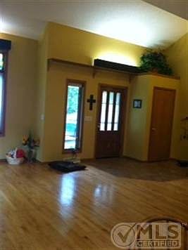 5th image of 227 W Nicolet Blvd