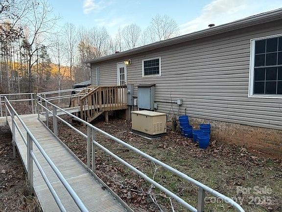 4th image of 180 Fisher Dr