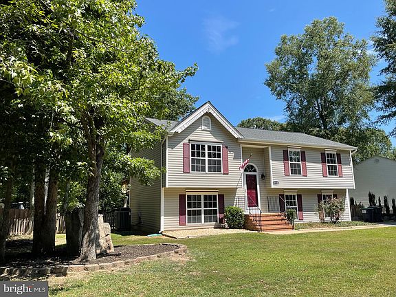 3rd image of 8510 Leslie Ct