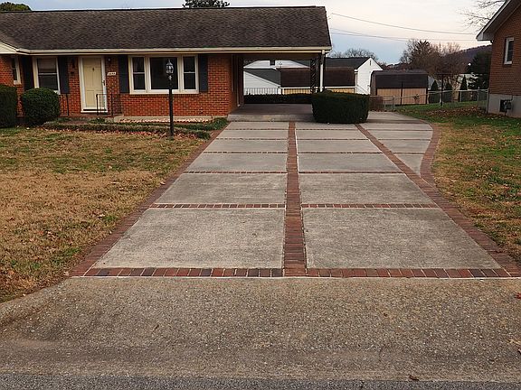 3rd image of 2655 Jackson Dr