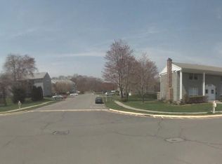 4 Carriage Path N, Milford, CT 06460