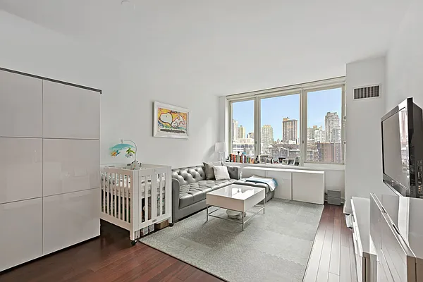 Sold by Nest Seekers International | media 14