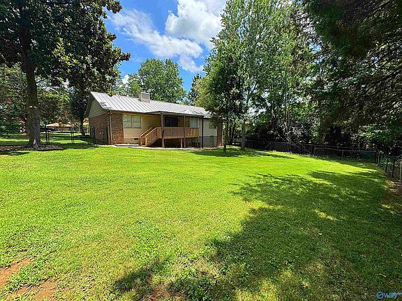 5th image of 817 Crestview Dr