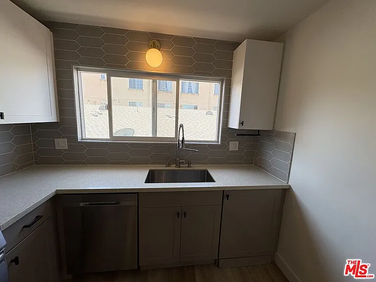 6350 Willoughby Ave #9 — Photo 13
