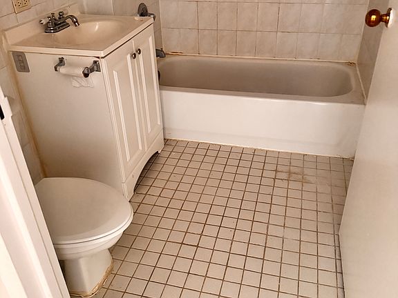 5th image of 3208 Union St APT 2C