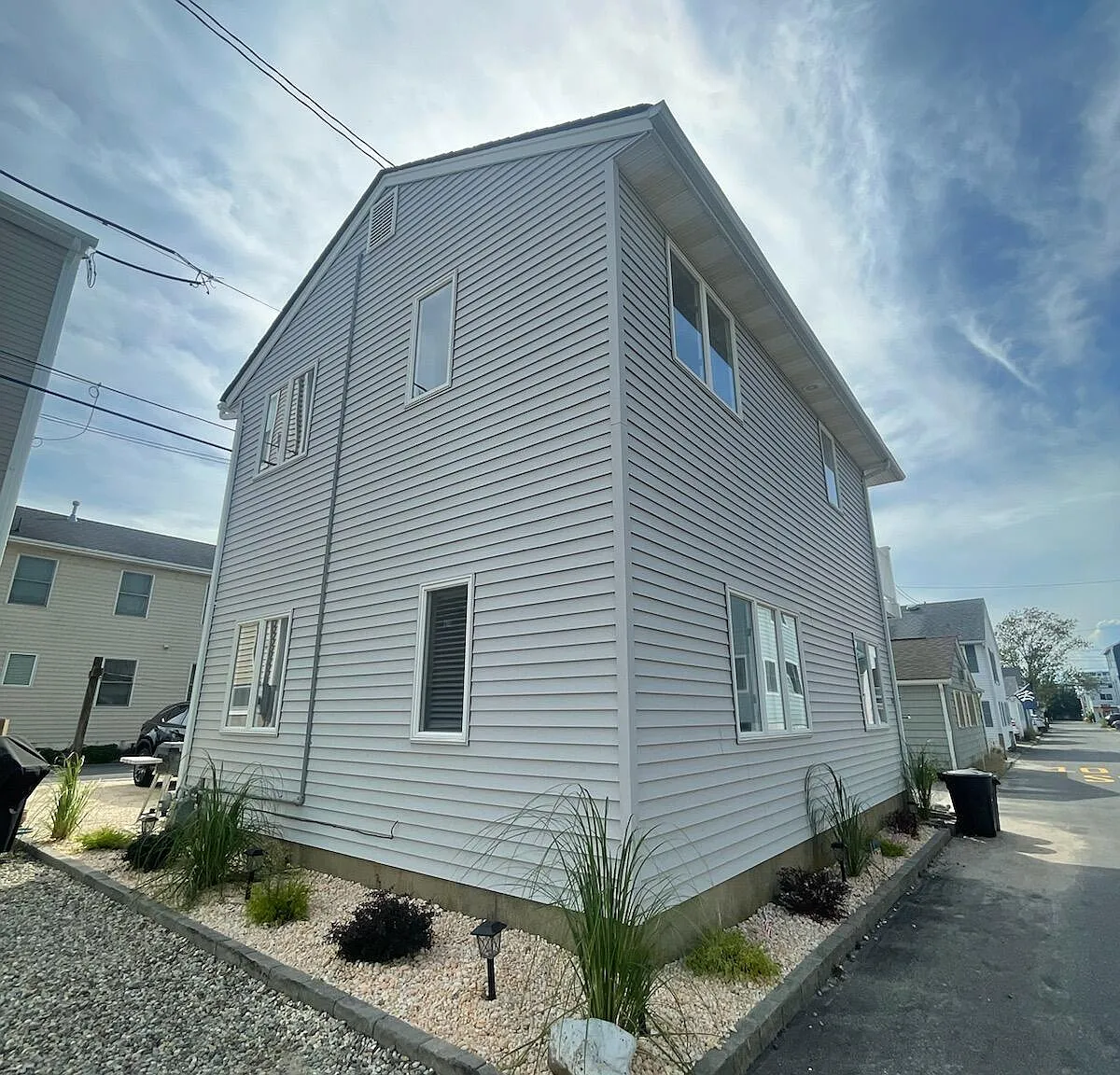 4 bed, 1040 sqft, $3,740 — Photo 2