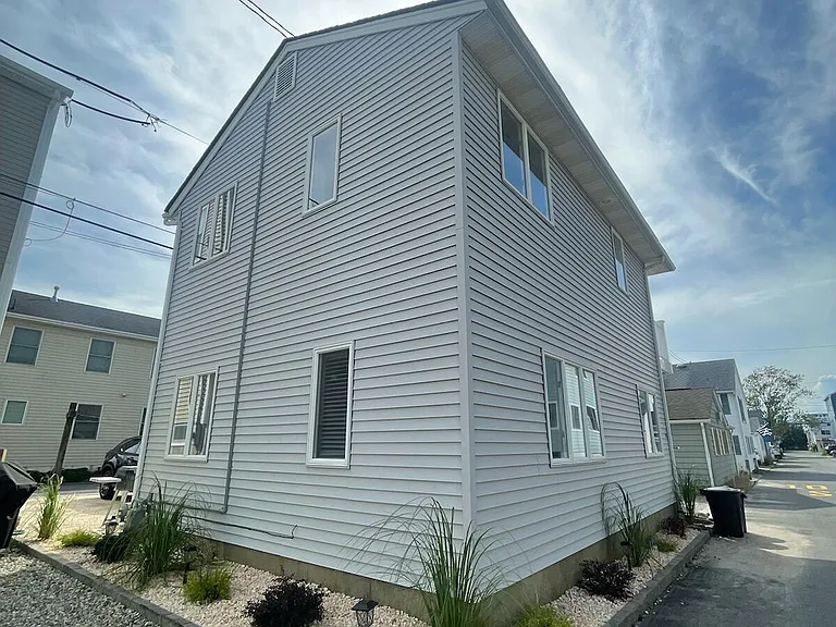 23 E Surf Way — Photo 2