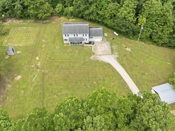 595 California House Rd, Petroleum, WV 26161