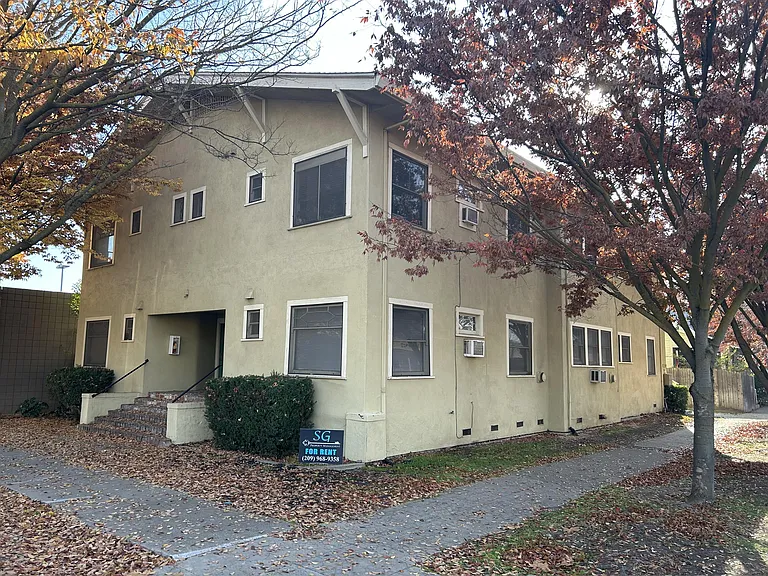 1218 L St #B — Photo 1