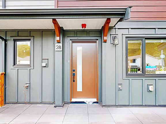 4th image of 10527 155th St #28