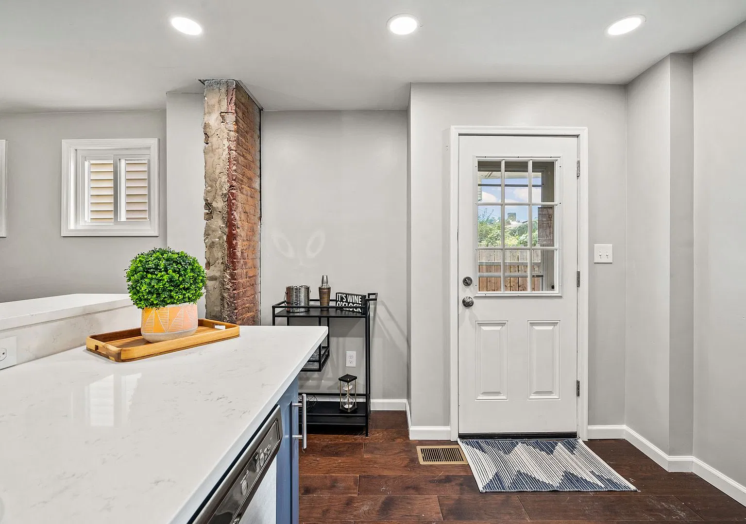 Newly Renovated 2 Bed/1 Bath Home In Sharpsburg — Photo 3