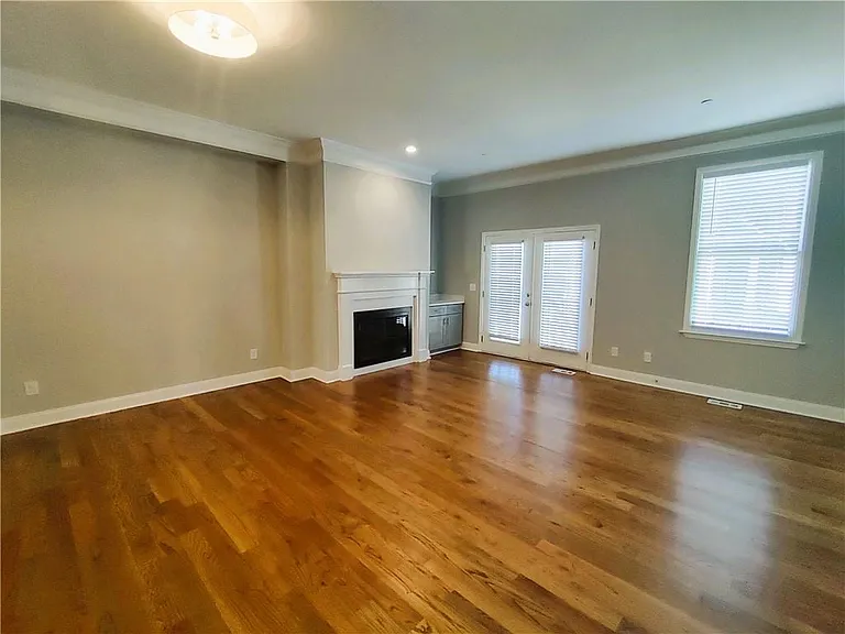 211 Creekway Xing SE — Photo 8
