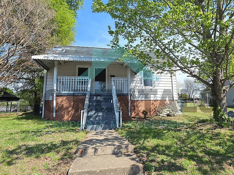 1410 Maple St — Photo 1