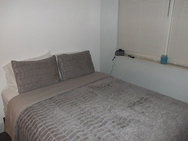 Queen bed with Flat Screen TV