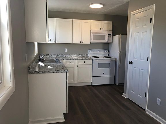 4th image of 2624 Truman Ave