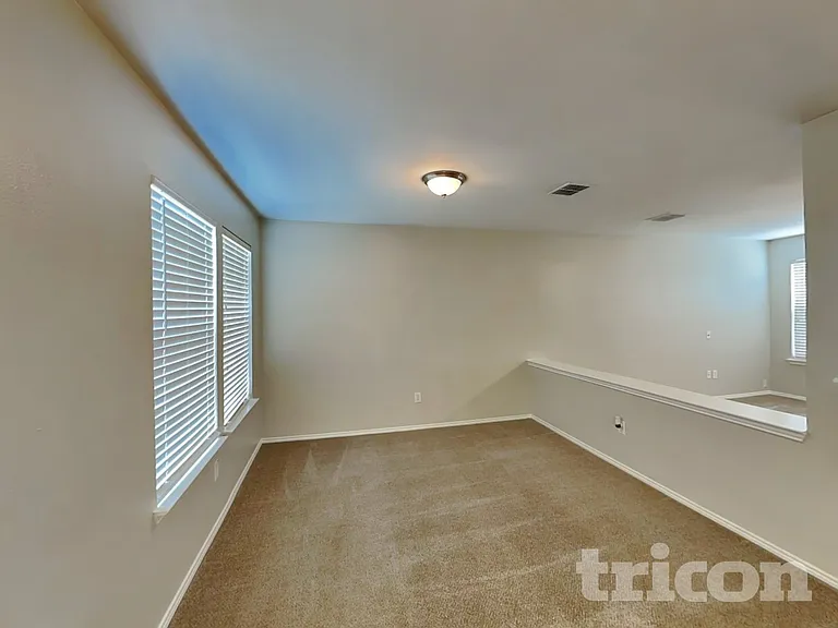 2338 Manchester Ln — Photo 5