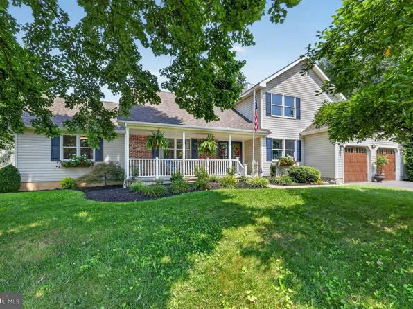 102 Holly Ct, Mullica Hill, NJ 08062