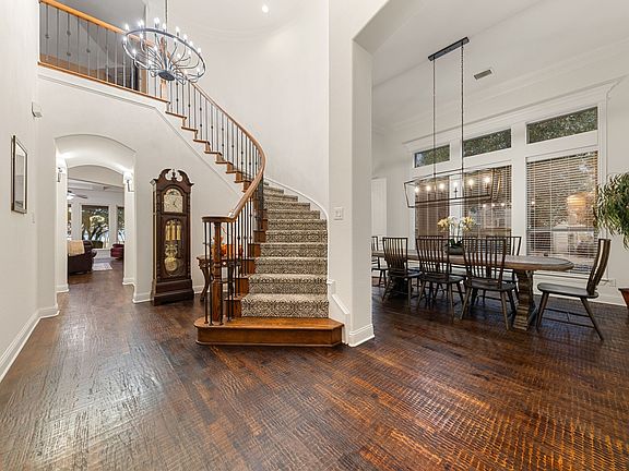 4th image of 2375 Lake Forest Dr
