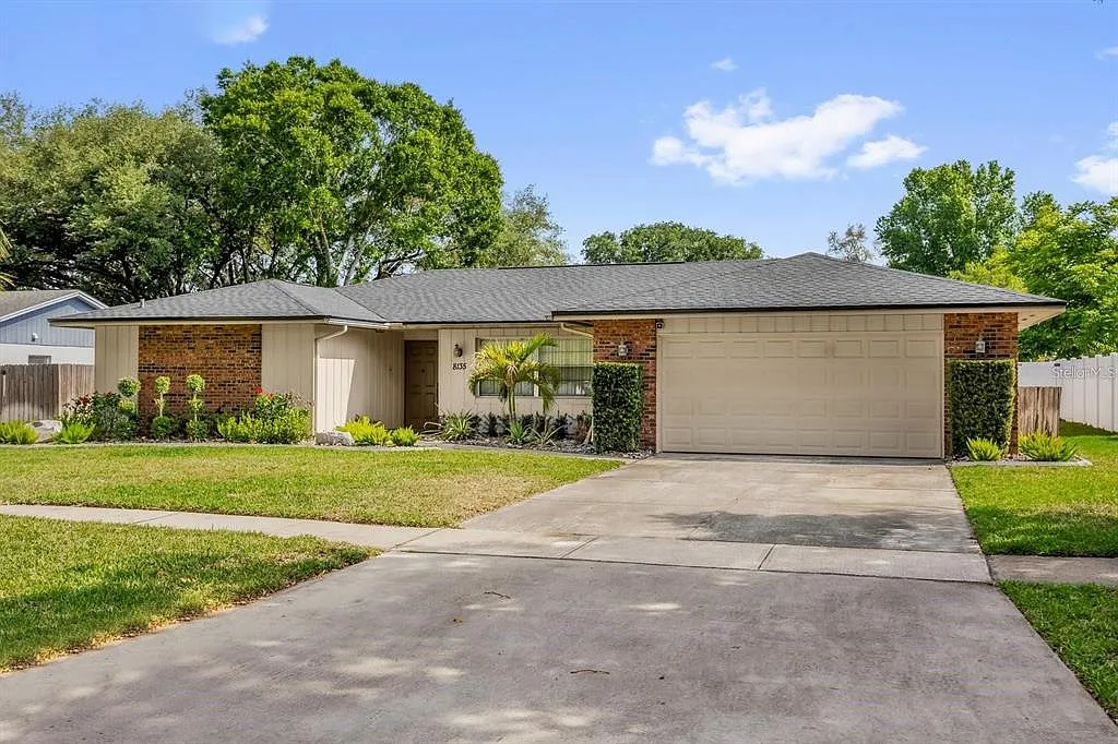 4 bed, 2.0 bath, 1928 sqft, $3,100 — Photo 1