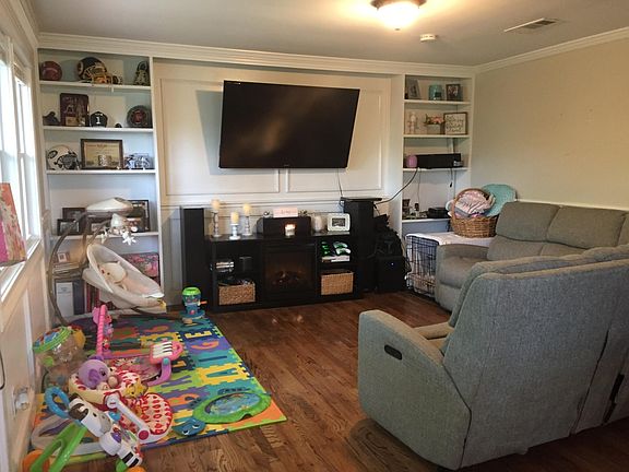 5th image of 10 Lexington Ct