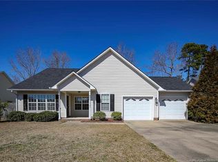 5516 Hall Glen Dr, Hope Mills, NC 28348
